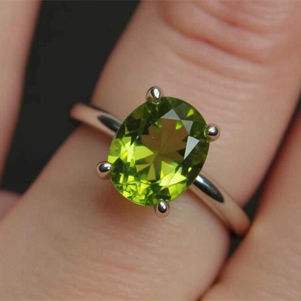 Đá Peridot trên nhẫn